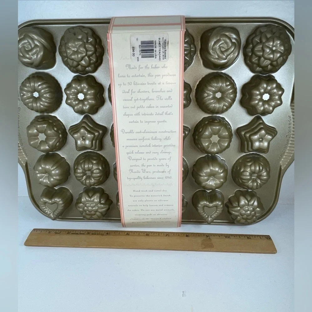 🆕Williams Sonoma Mini Tea Cake Pan Nordic Ware cast aluminum 2.5 cup mini Bundt